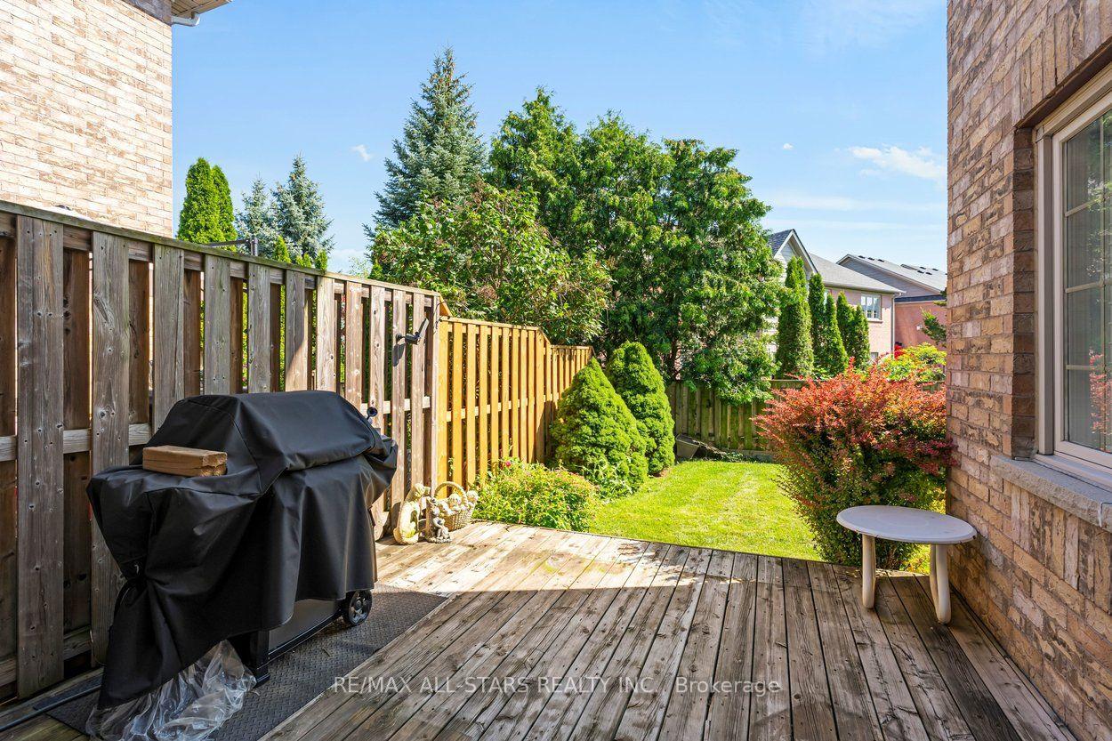 Photo 40 of 113 Louisbourg Way, Markham, Greensborough — HOMEH