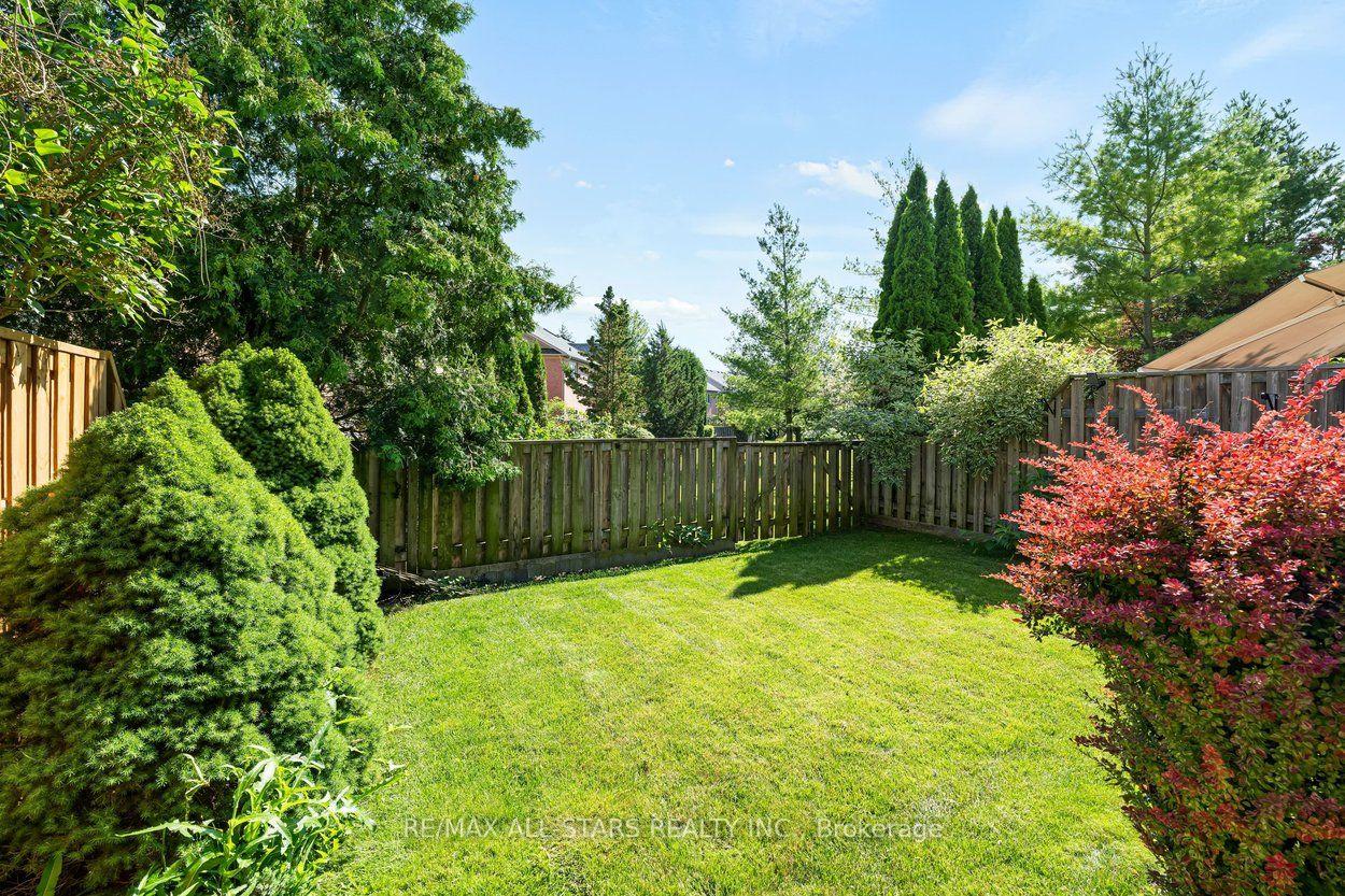 Photo 42 of 113 Louisbourg Way, Markham, Greensborough — HOMEH