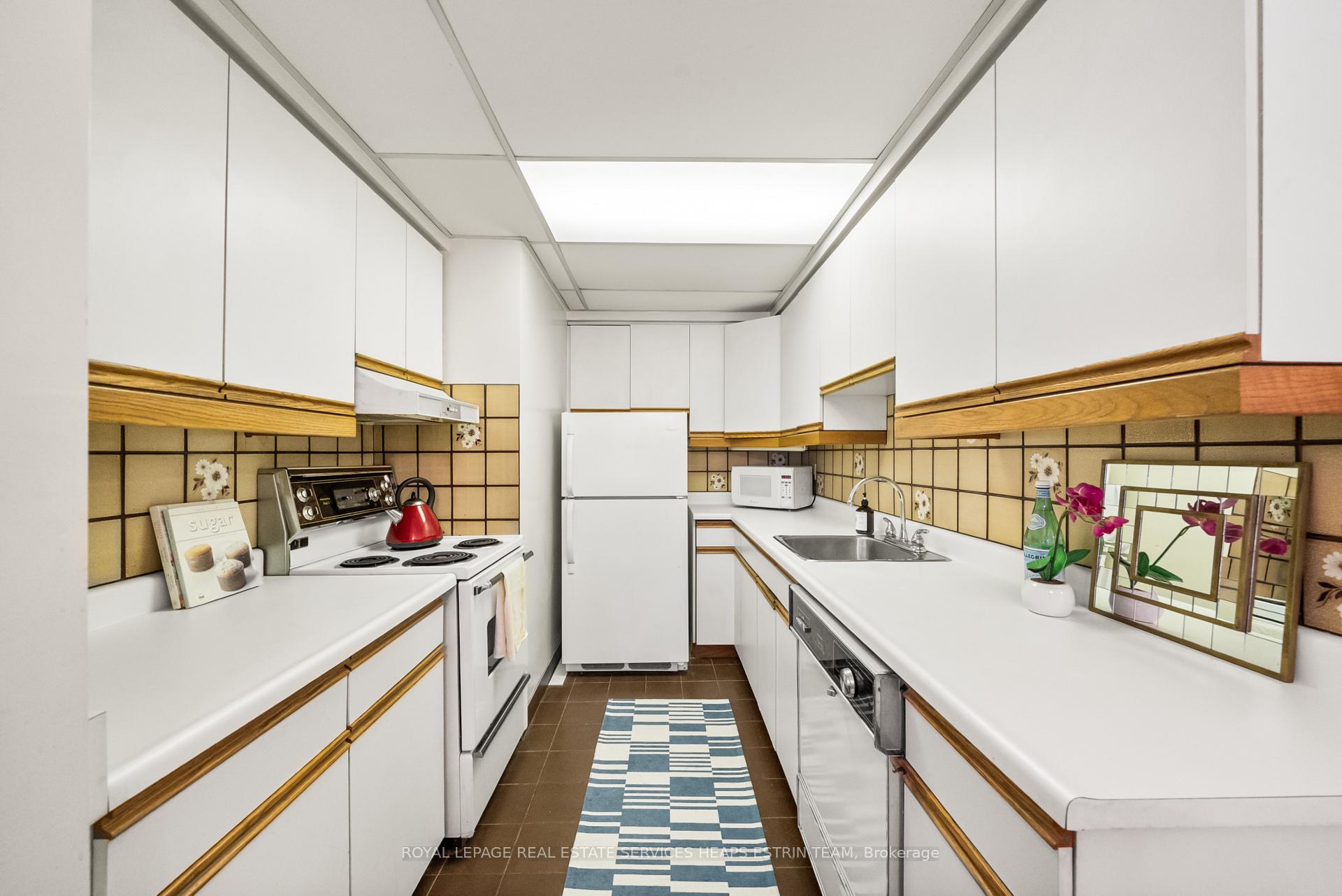 Photo 6 of Unit 204, 581 Avenue Road, Toronto, Yonge-St. Clair — HOMEH