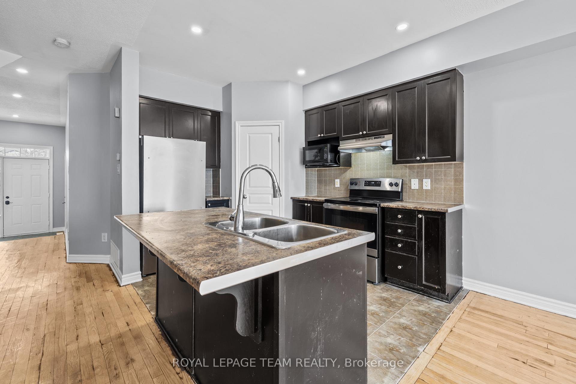 Photo 8 of 943 Klondike Road, Ottawa, Kanata - Morgan's Grant/South March — HOMEH