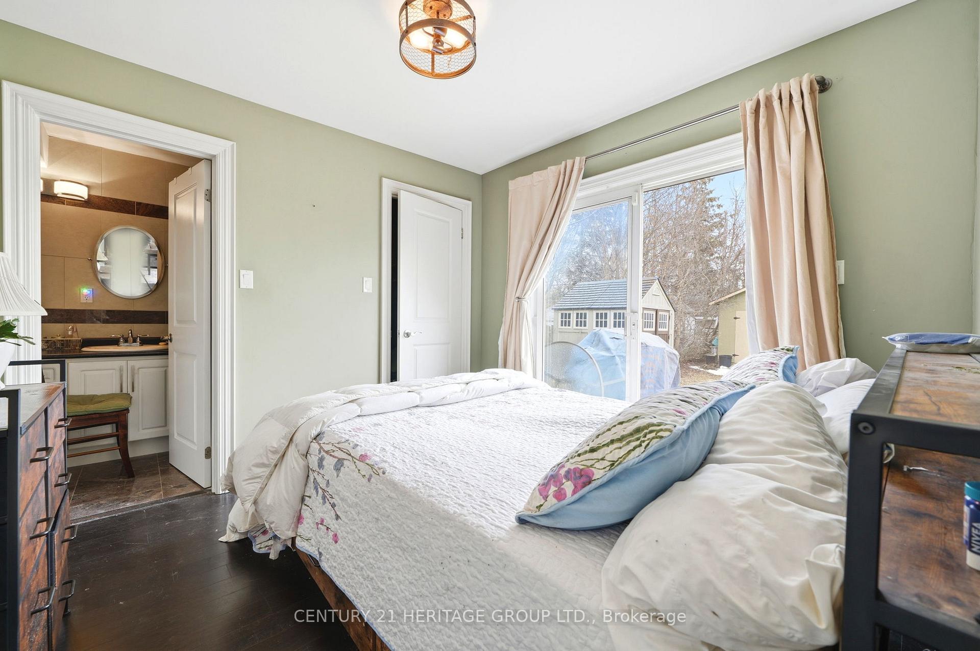 Photo 16 of 143 Silas Boulevard, Georgina, Keswick North — HOMEH