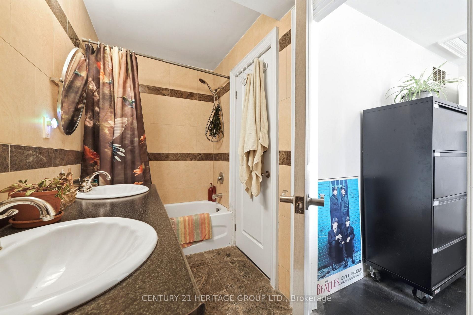 Photo 21 of 143 Silas Boulevard, Georgina, Keswick North — HOMEH