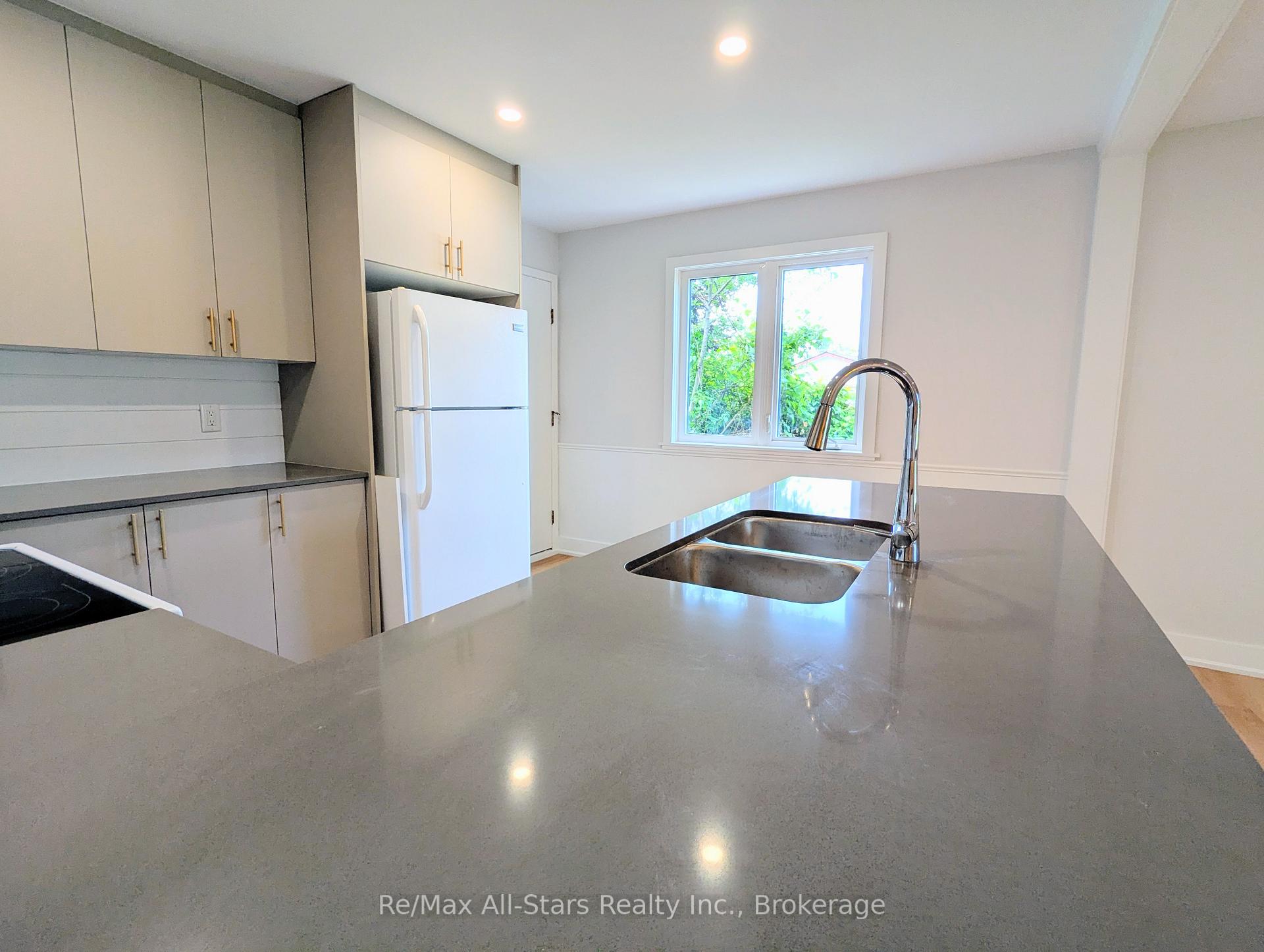Photo 13 of 1886 Croftdale Crescent, Peterborough, Monaghan Ward 2 — HOMEH