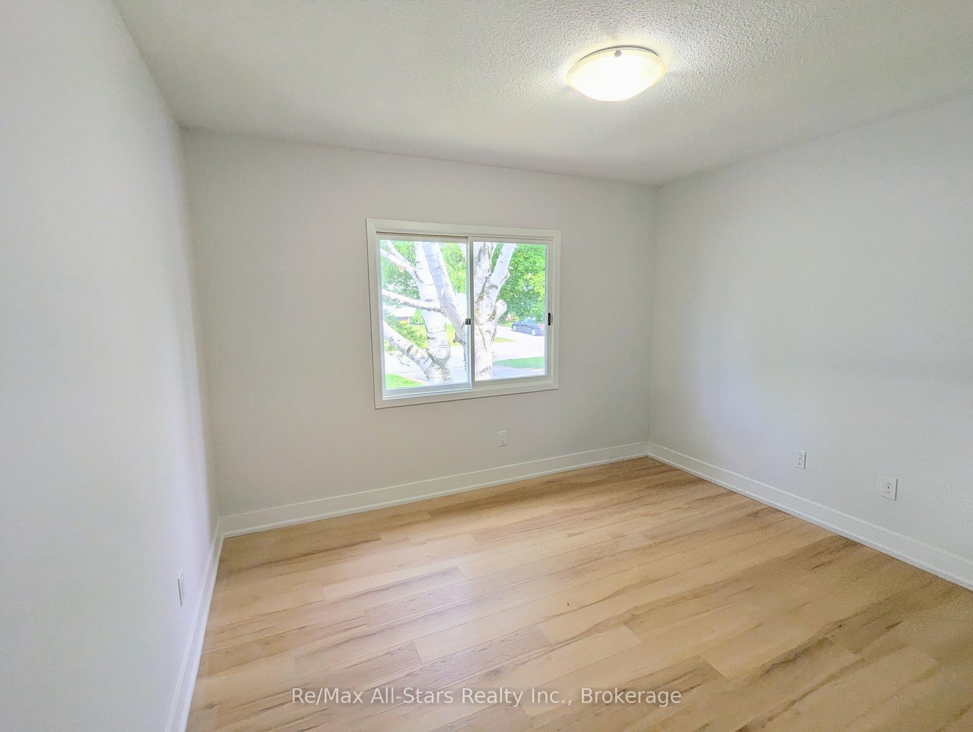 Photo 16 of 1886 Croftdale Crescent, Peterborough, Monaghan Ward 2 — HOMEH
