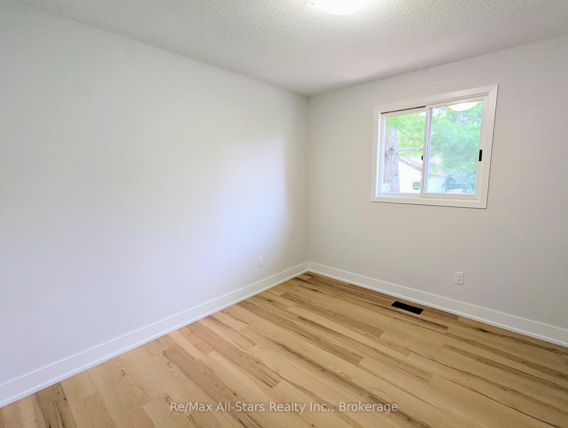 Photo 17 of 1886 Croftdale Crescent, Peterborough, Monaghan Ward 2 — HOMEH