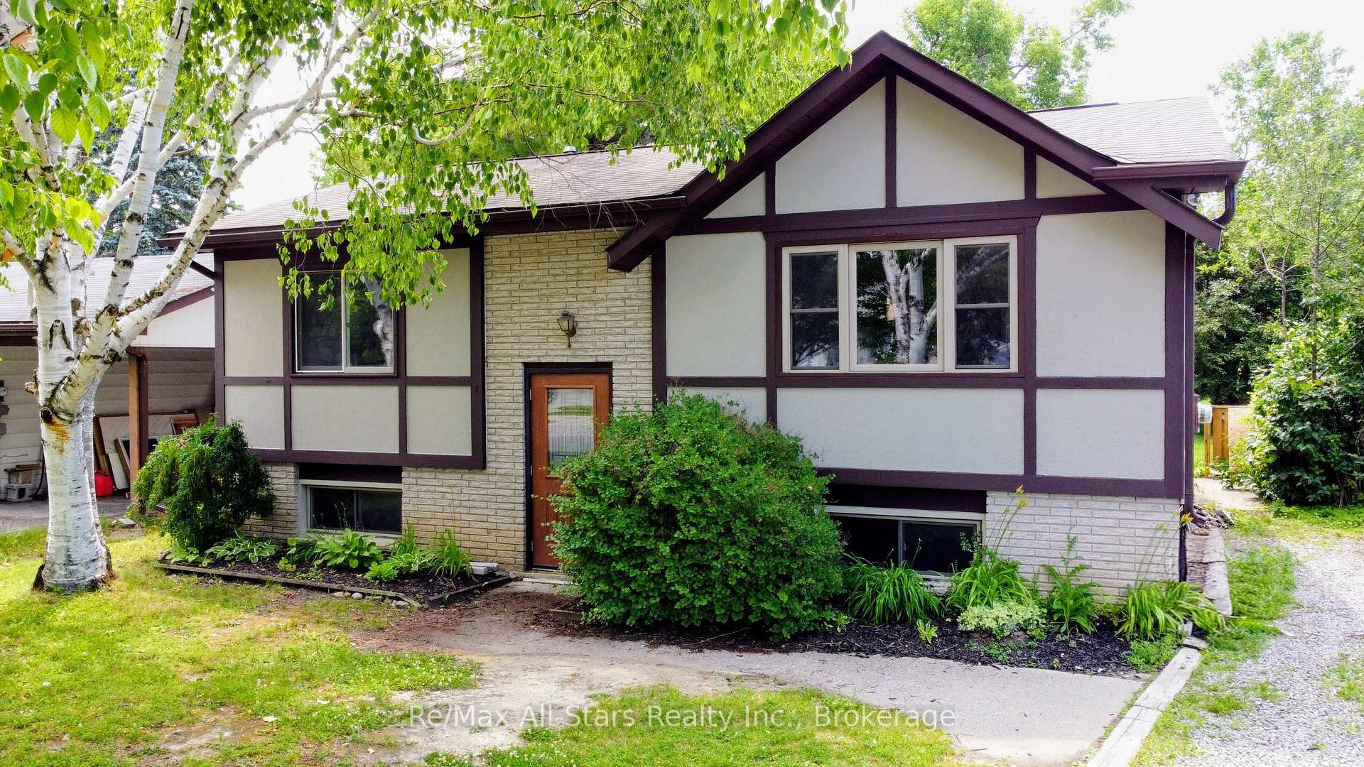 Photo 2 of 1886 Croftdale Crescent, Peterborough, Monaghan Ward 2 — HOMEH