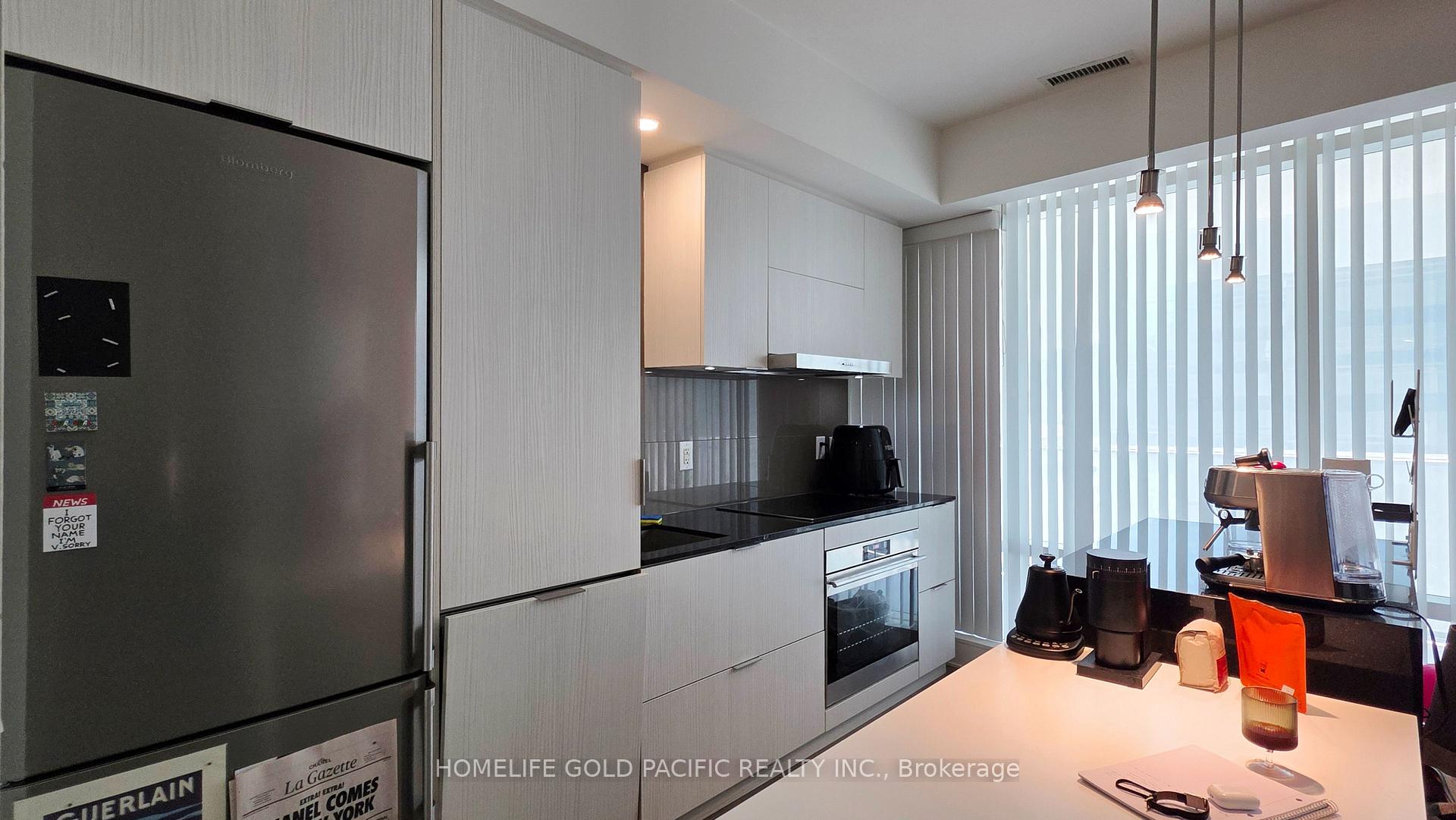 Photo 4 of Unit 902, 1 Bloor Street E, Toronto, Church-Yonge Corridor — HOMEH