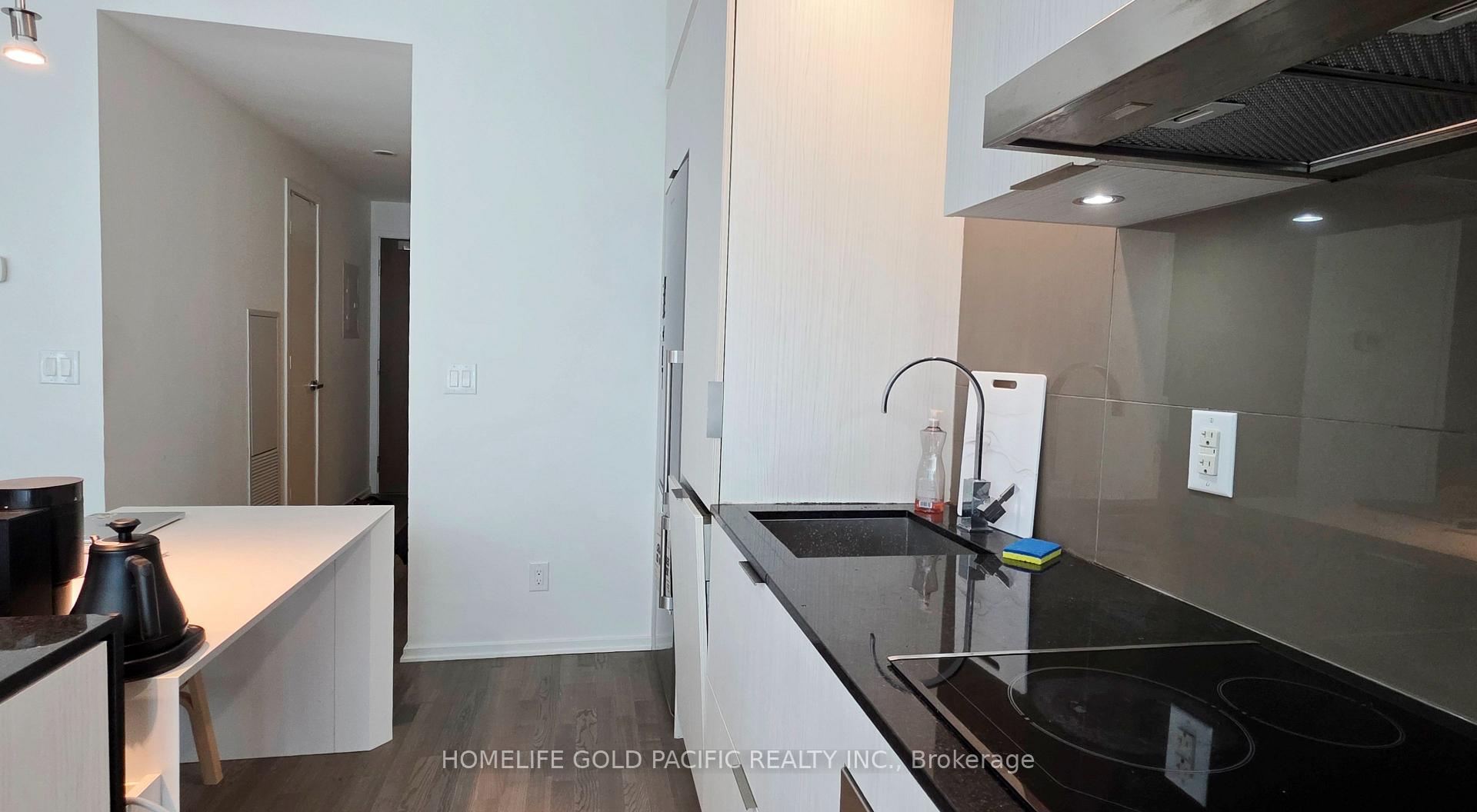 Photo 5 of Unit 902, 1 Bloor Street E, Toronto, Church-Yonge Corridor — HOMEH