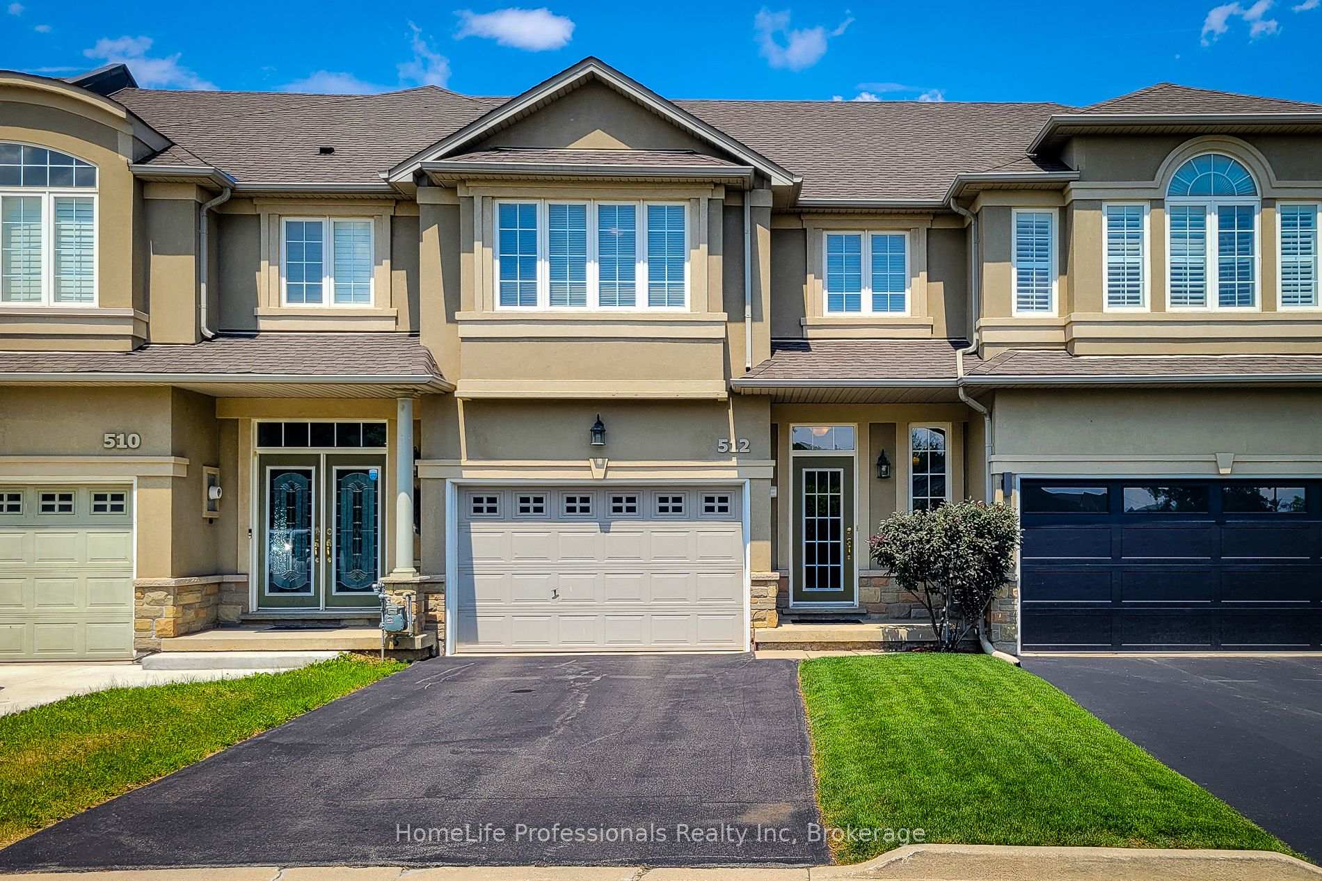 Photo 1 of 512 Stonehenge Drive, Hamilton, Meadowlands — HOMEH