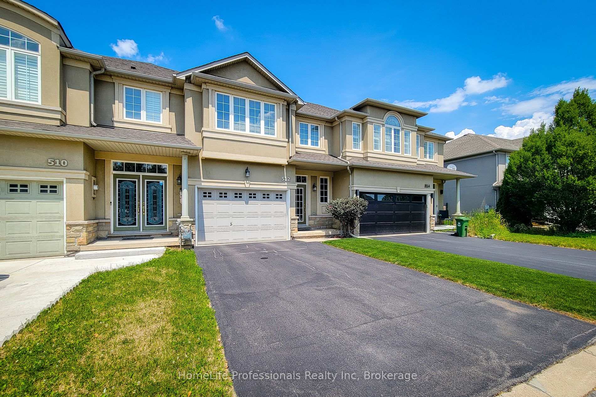 Photo 3 of 512 Stonehenge Drive, Hamilton, Meadowlands — HOMEH