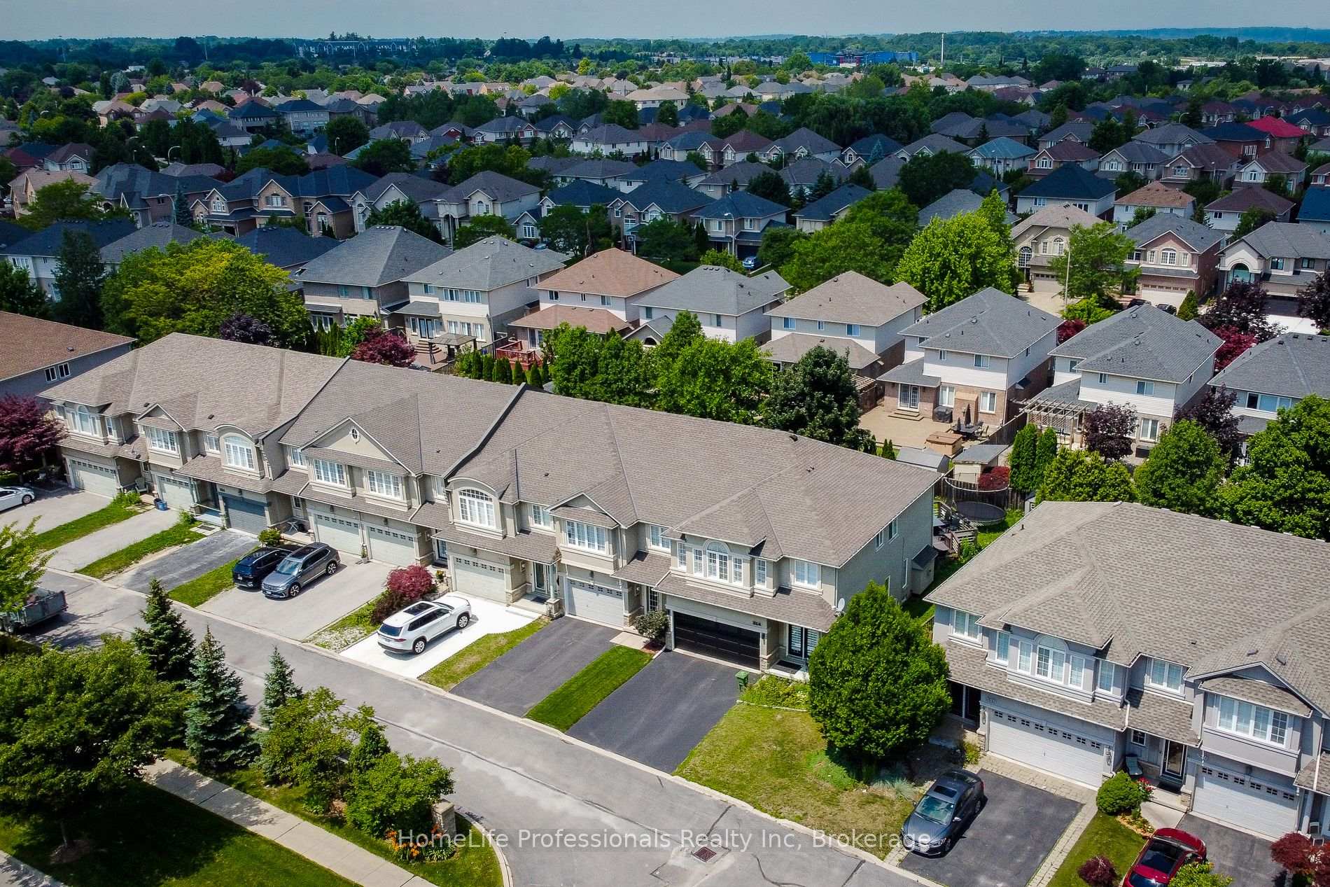 Photo 4 of 512 Stonehenge Drive, Hamilton, Meadowlands — HOMEH