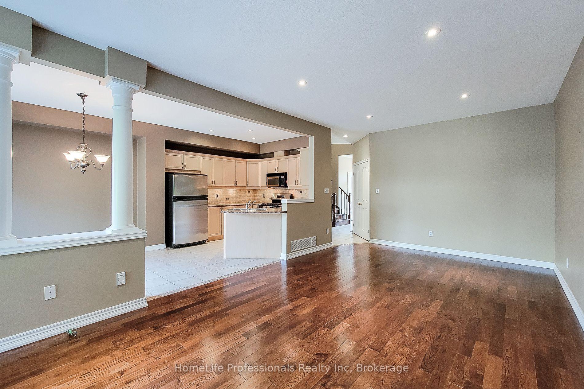 Photo 10 of 512 Stonehenge Drive, Hamilton, Meadowlands — HOMEH