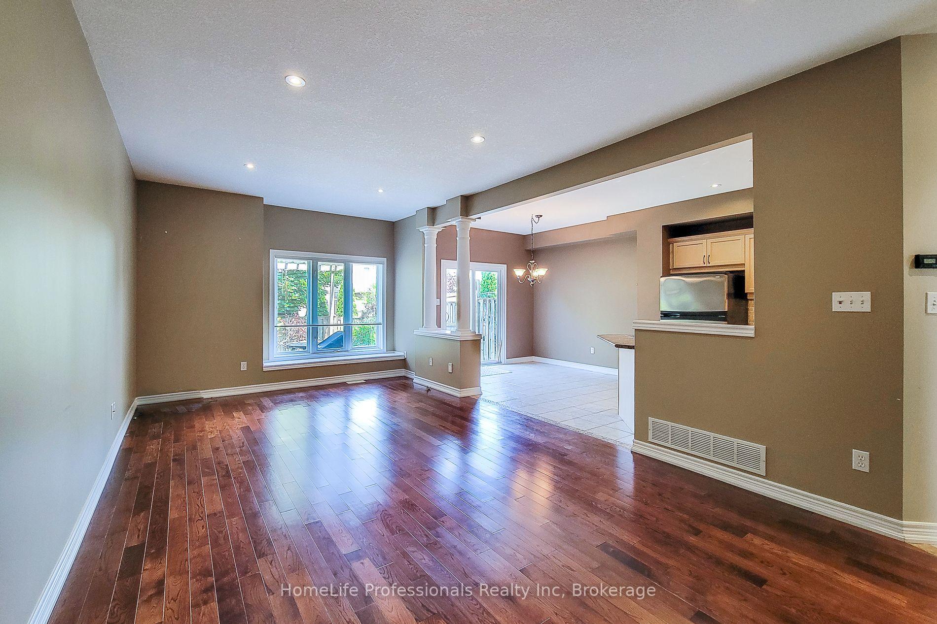 Photo 11 of 512 Stonehenge Drive, Hamilton, Meadowlands — HOMEH