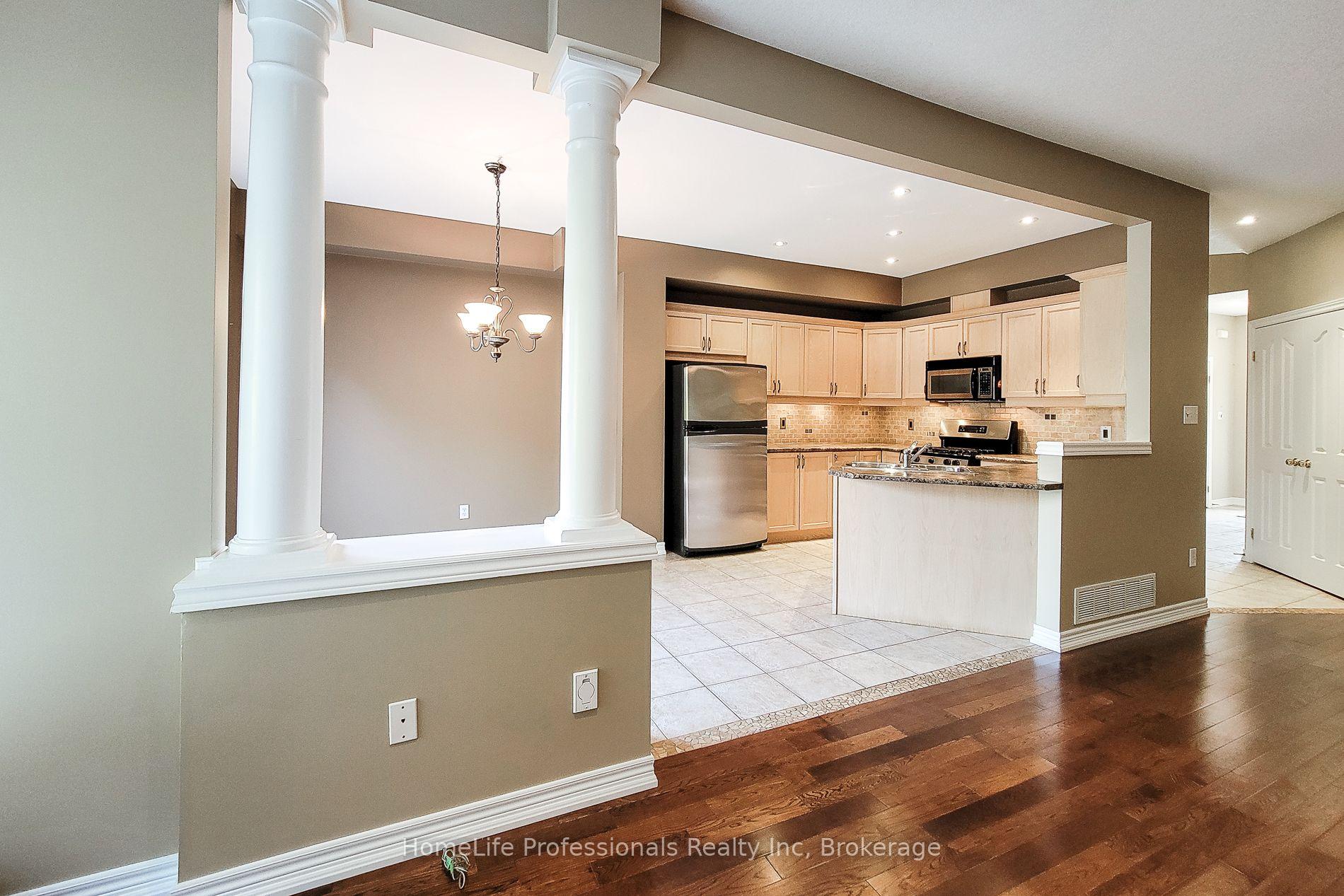Photo 12 of 512 Stonehenge Drive, Hamilton, Meadowlands — HOMEH