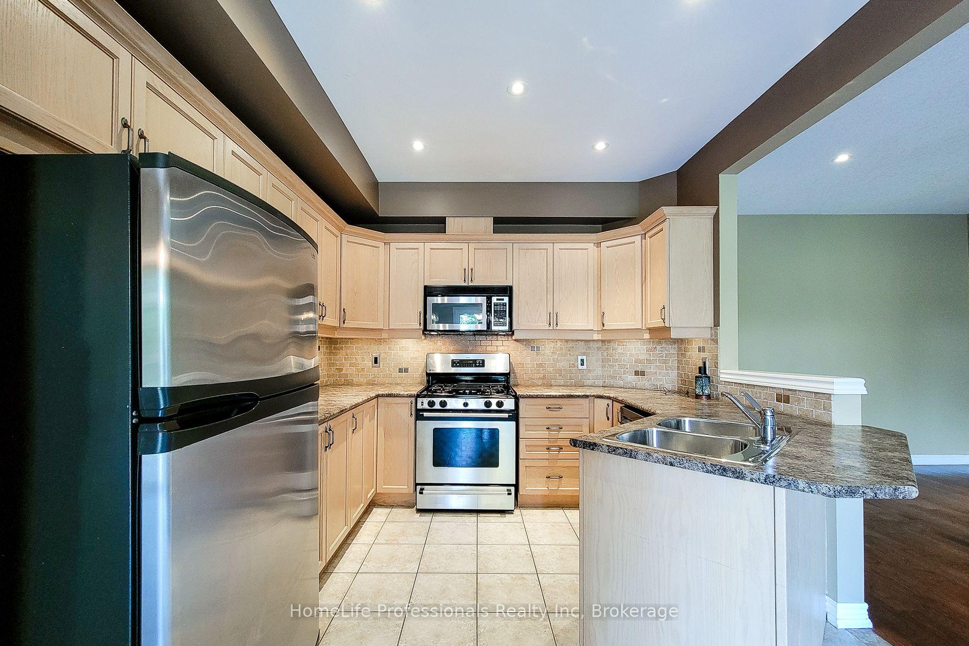 Photo 14 of 512 Stonehenge Drive, Hamilton, Meadowlands — HOMEH