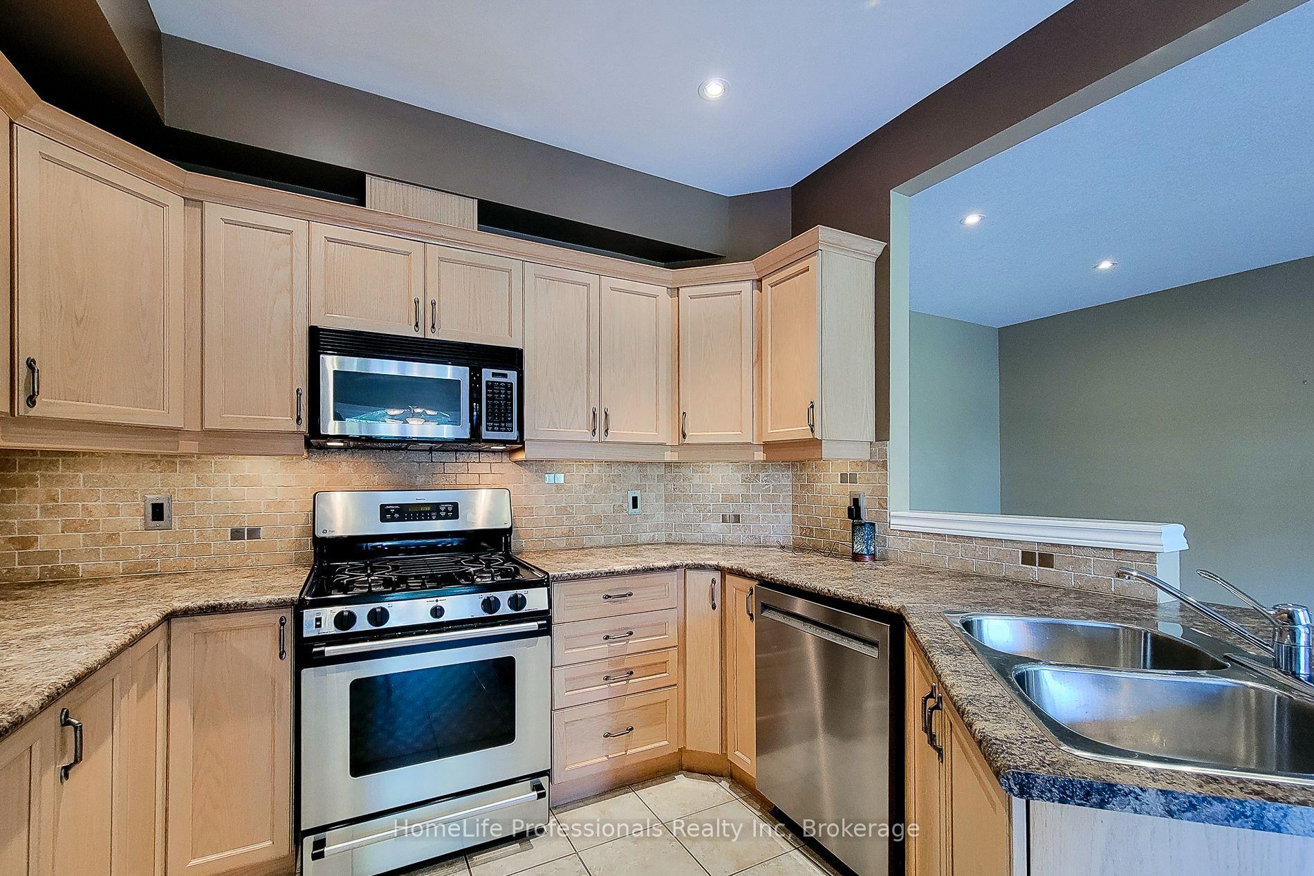Photo 15 of 512 Stonehenge Drive, Hamilton, Meadowlands — HOMEH