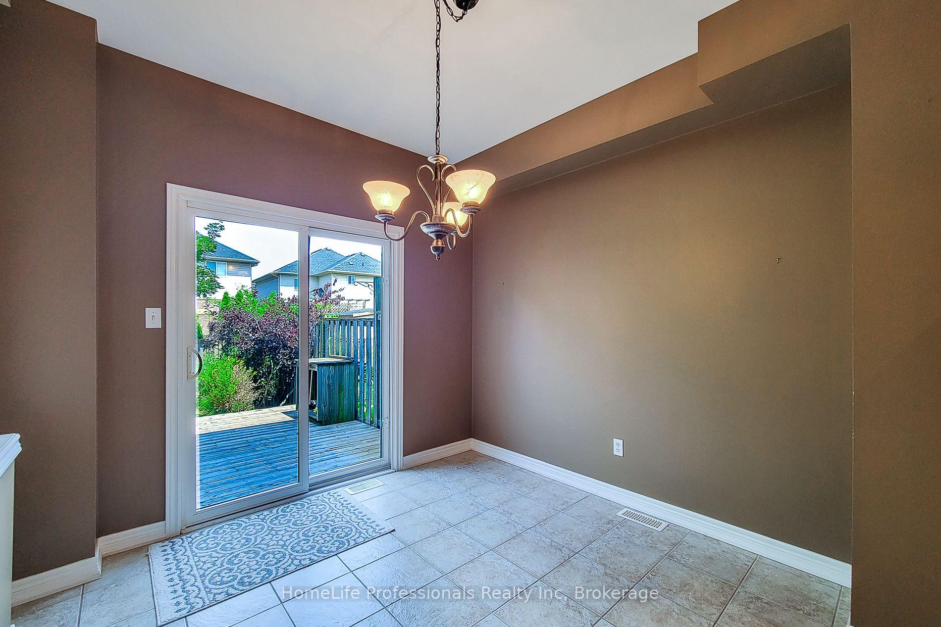 Photo 18 of 512 Stonehenge Drive, Hamilton, Meadowlands — HOMEH