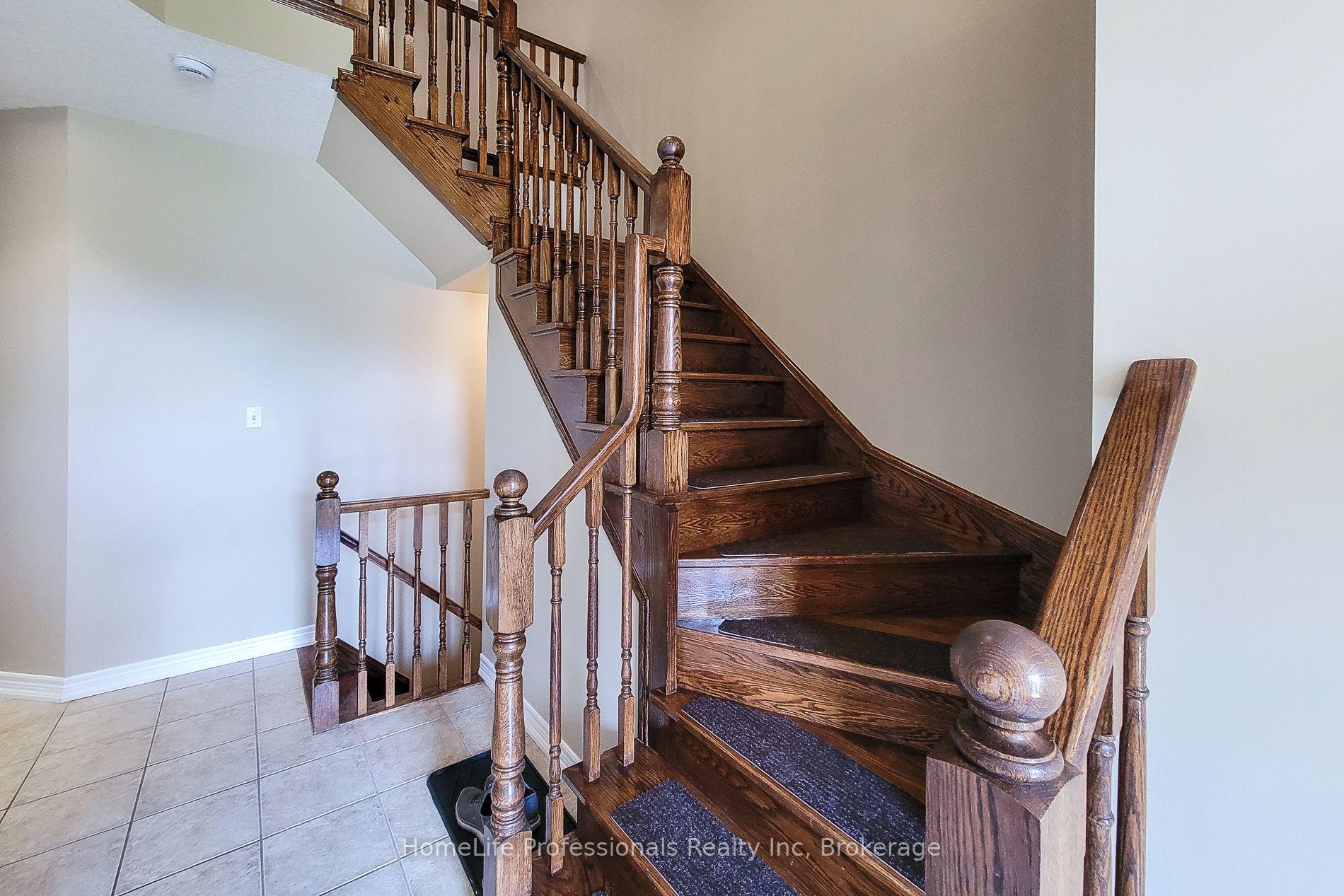 Photo 20 of 512 Stonehenge Drive, Hamilton, Meadowlands — HOMEH