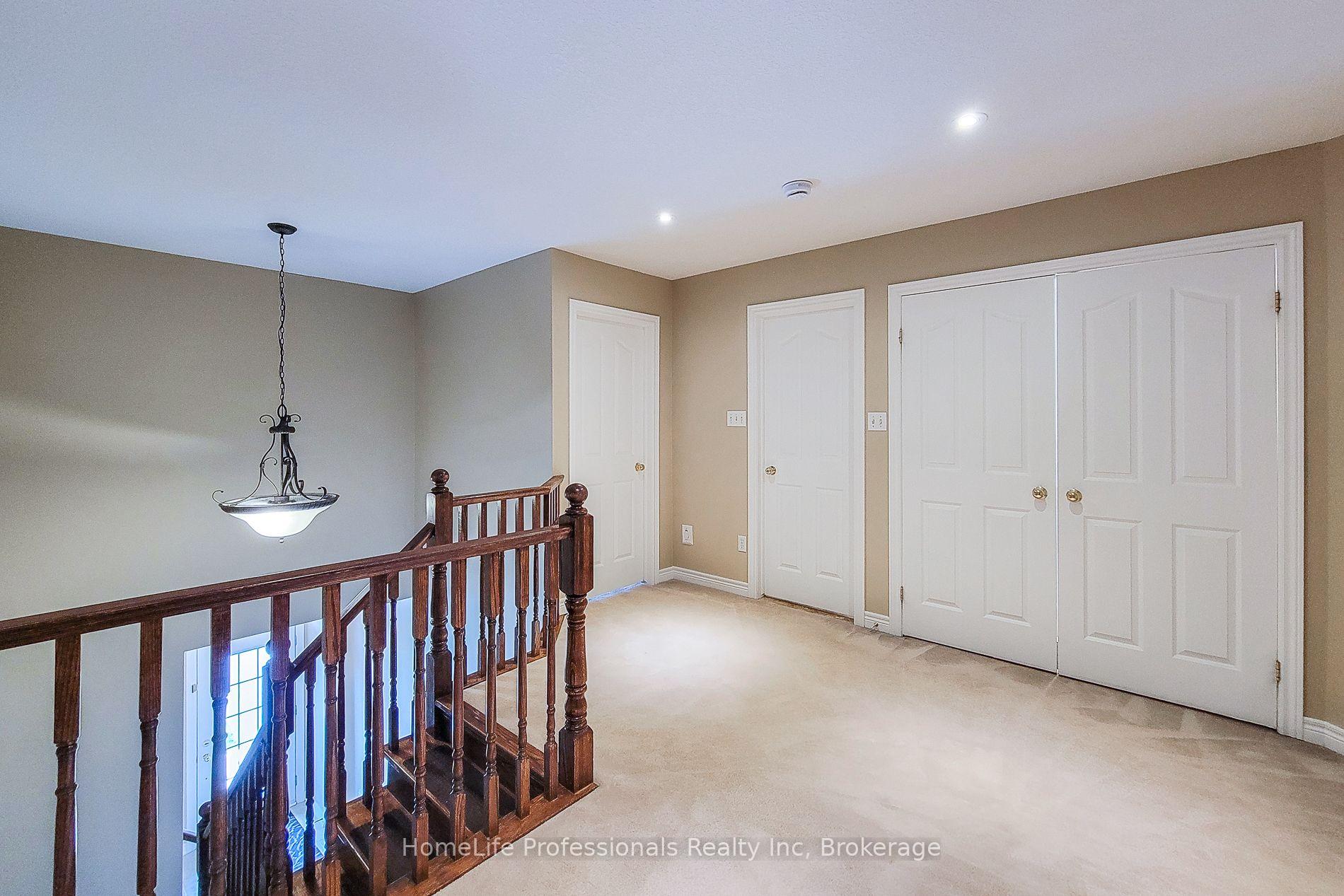 Photo 21 of 512 Stonehenge Drive, Hamilton, Meadowlands — HOMEH