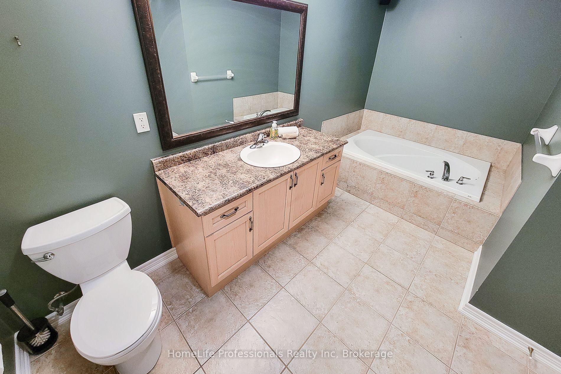 Photo 25 of 512 Stonehenge Drive, Hamilton, Meadowlands — HOMEH