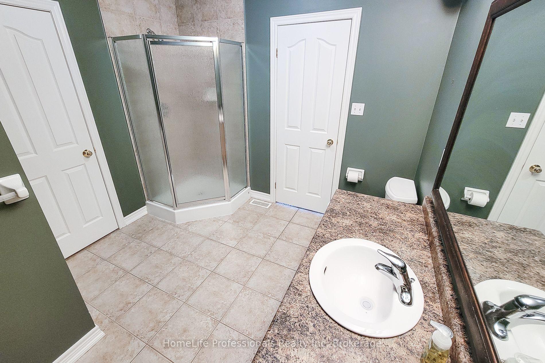 Photo 27 of 512 Stonehenge Drive, Hamilton, Meadowlands — HOMEH