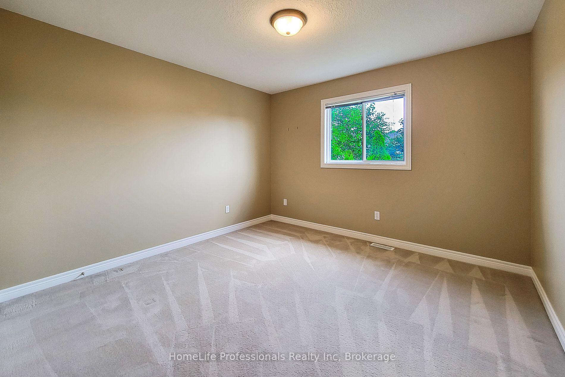 Photo 32 of 512 Stonehenge Drive, Hamilton, Meadowlands — HOMEH