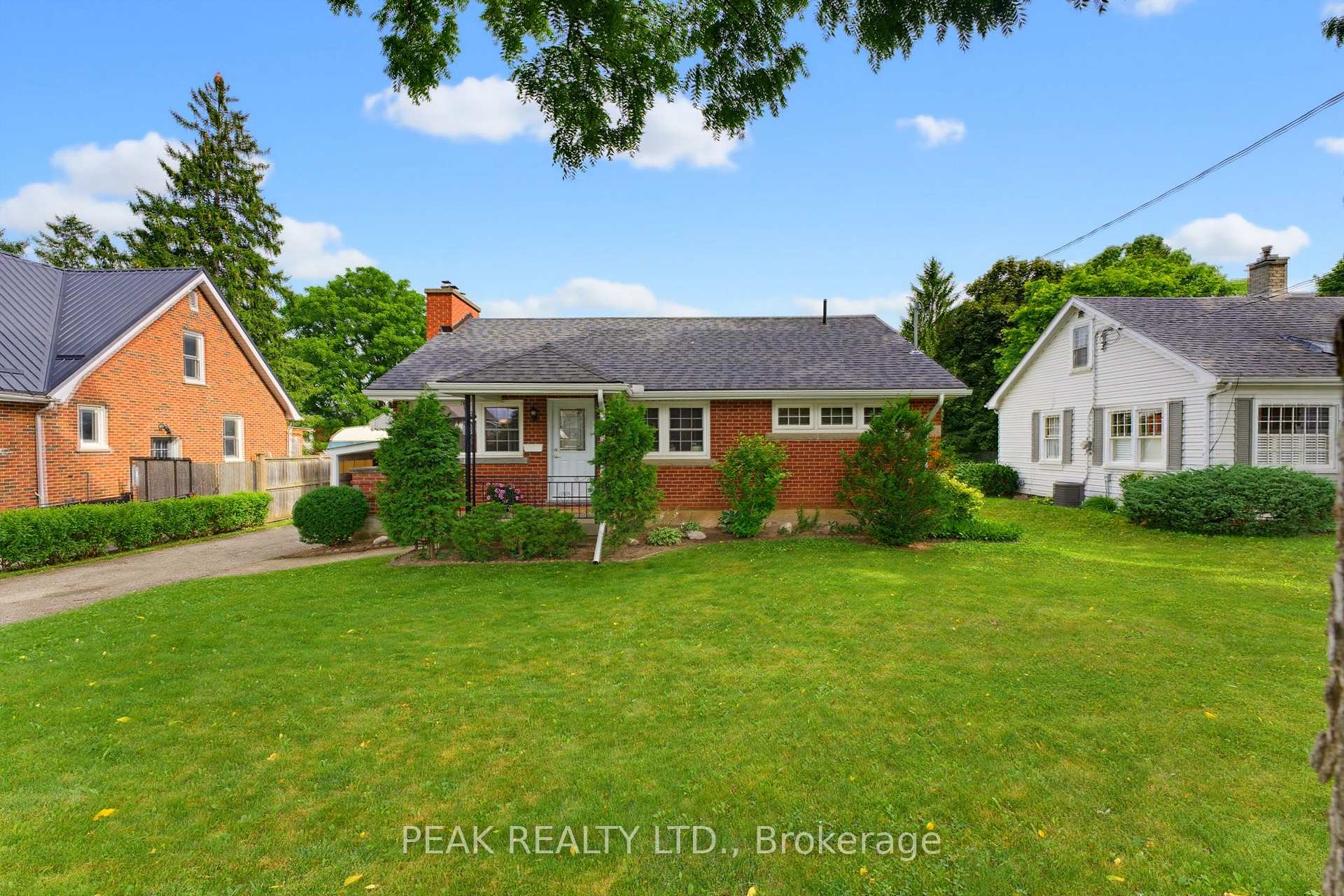Photo 1 of 84 Dundas Street W, Brant, Paris — HOMEH