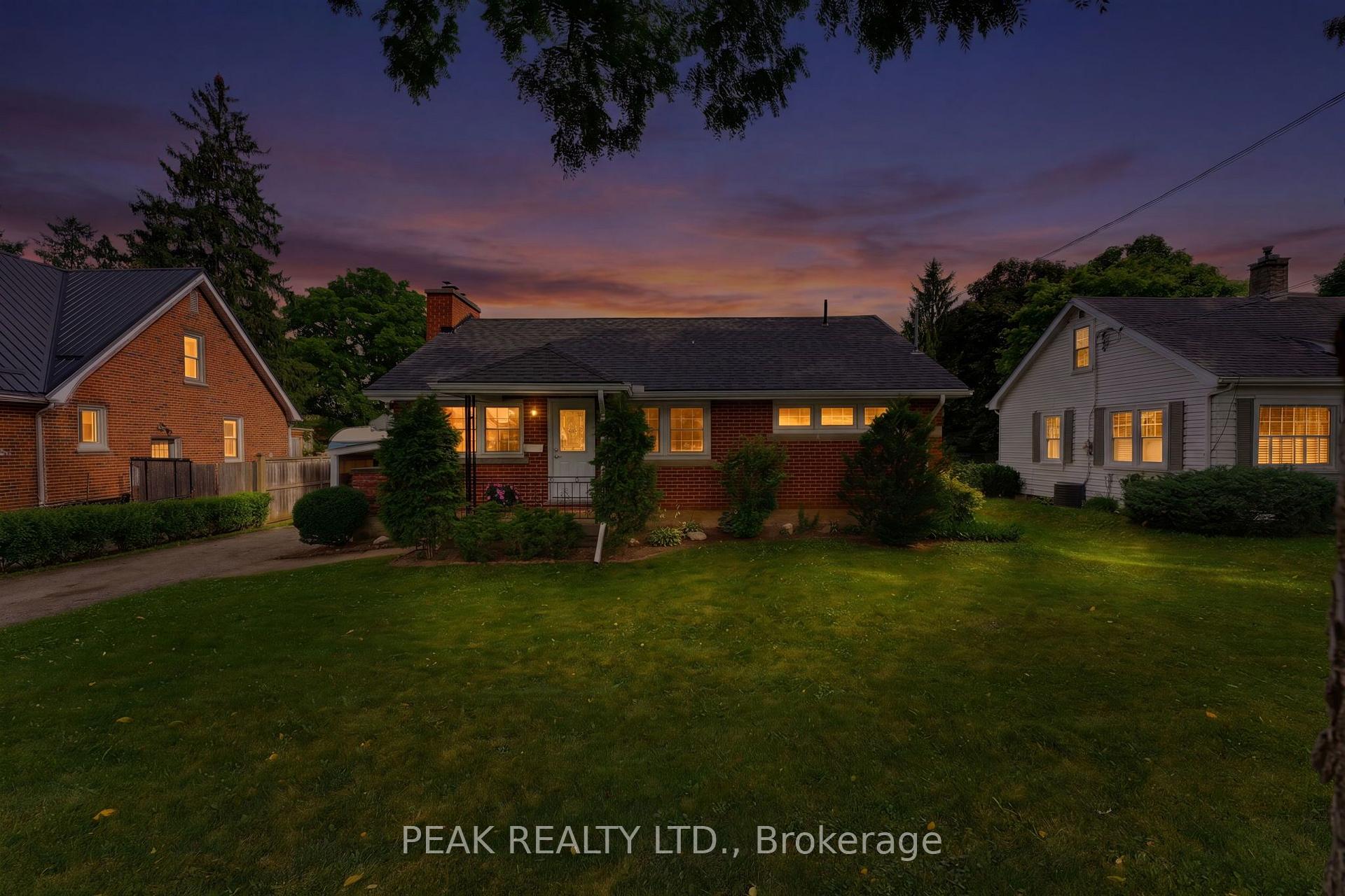 Photo 2 of 84 Dundas Street W, Brant, Paris — HOMEH