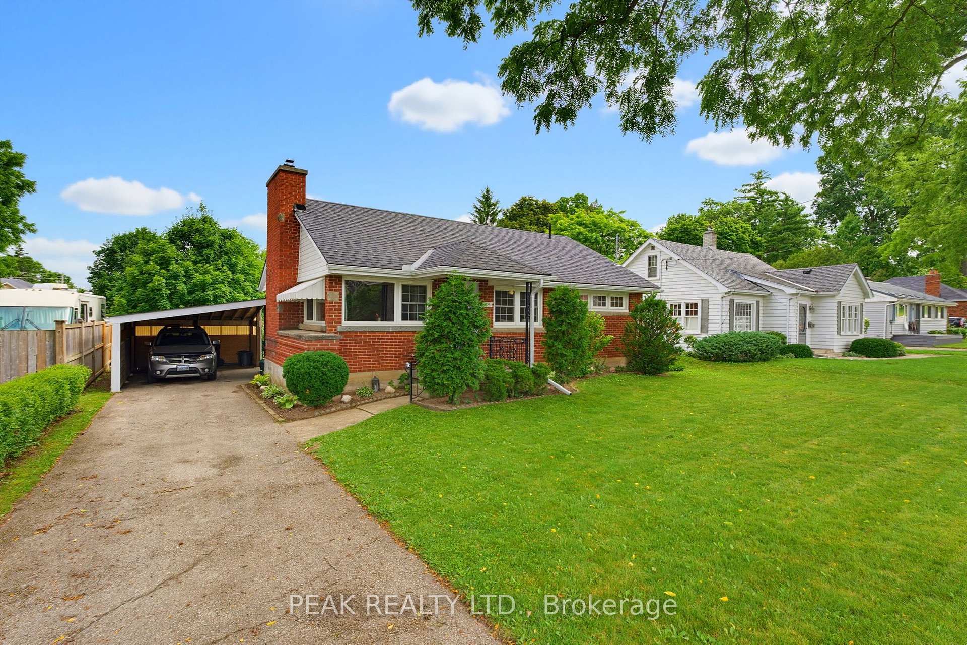 Photo 3 of 84 Dundas Street W, Brant, Paris — HOMEH