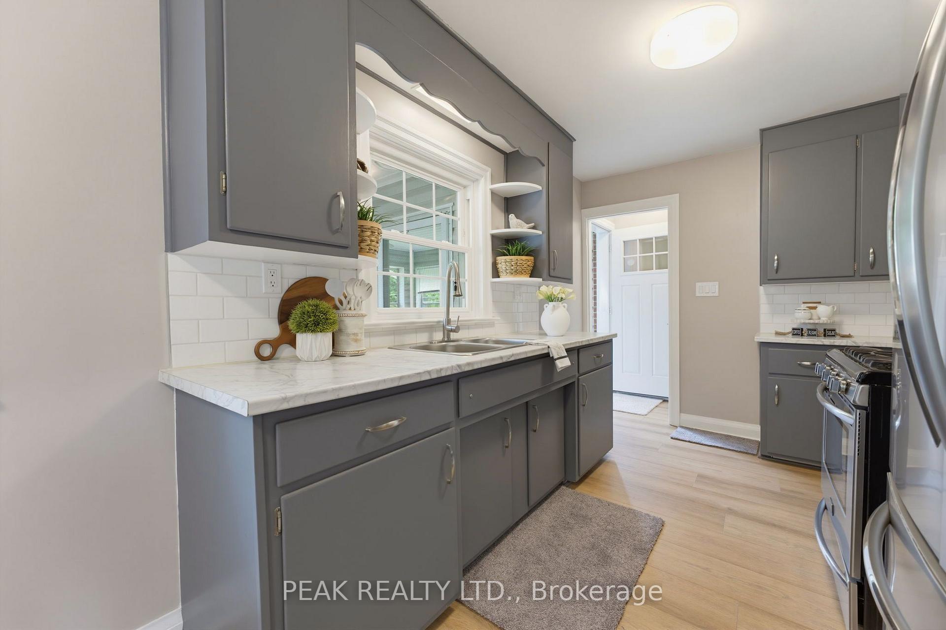 Photo 10 of 84 Dundas Street W, Brant, Paris — HOMEH
