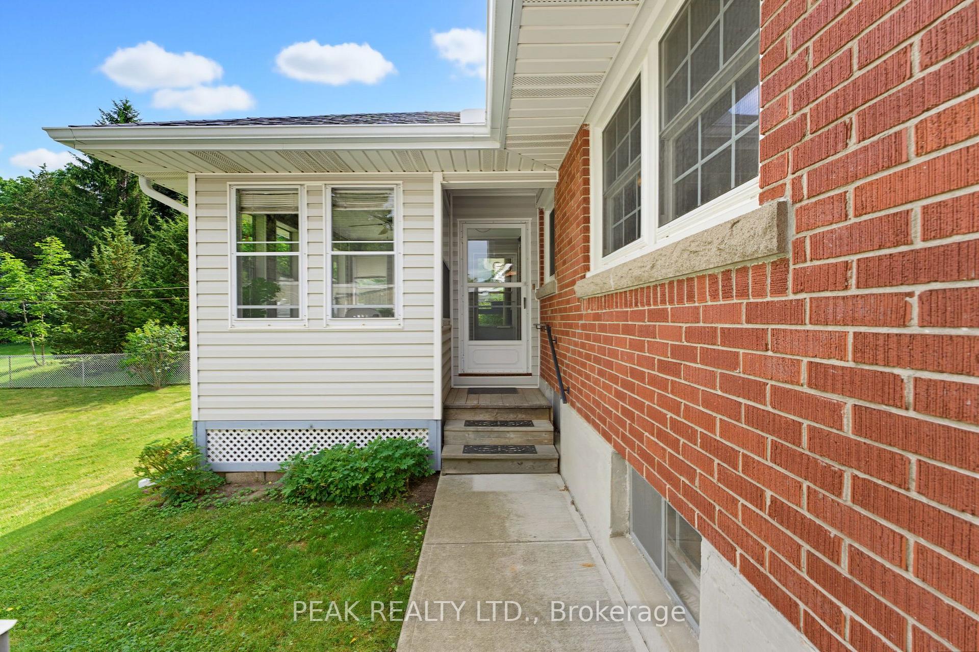 Photo 23 of 84 Dundas Street W, Brant, Paris — HOMEH