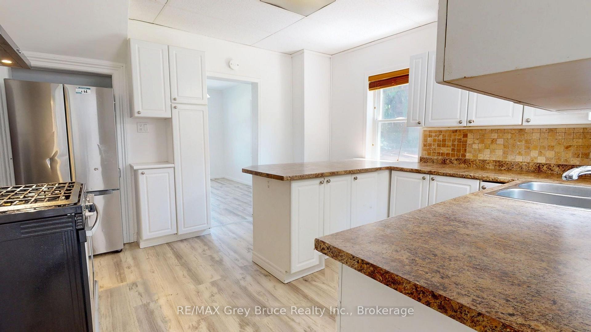 Photo 10 of 218 Denmark Street, Meaford — HOMEH
