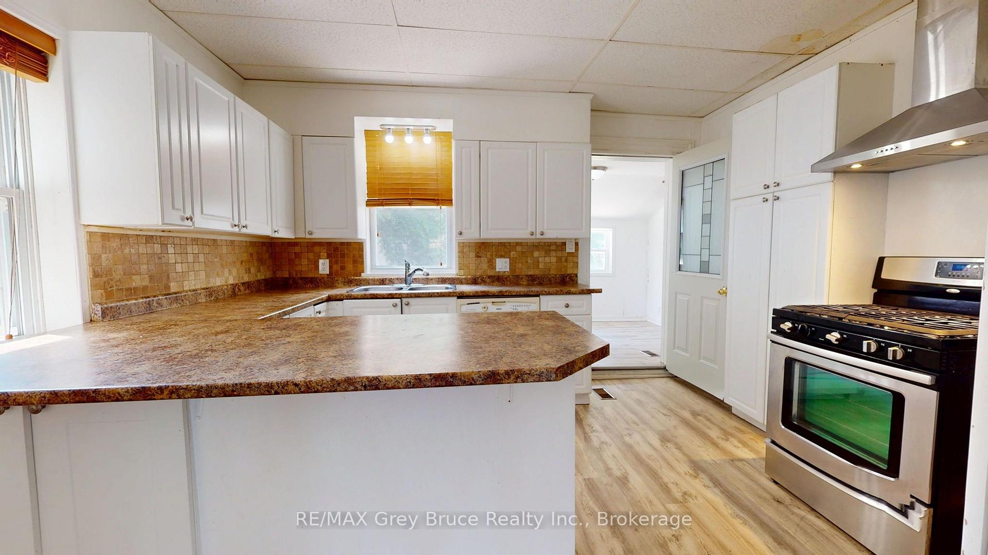 Photo 13 of 218 Denmark Street, Meaford — HOMEH