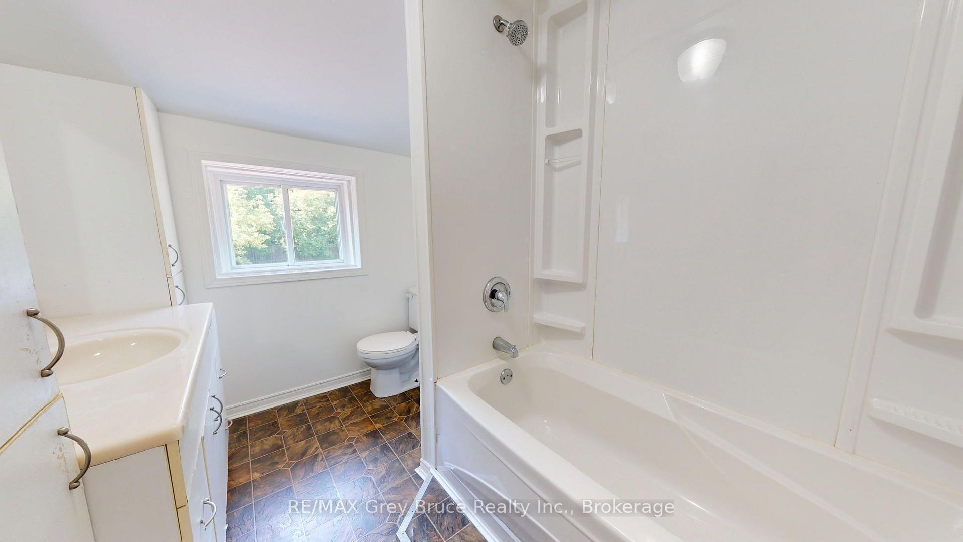 Photo 29 of 218 Denmark Street, Meaford — HOMEH