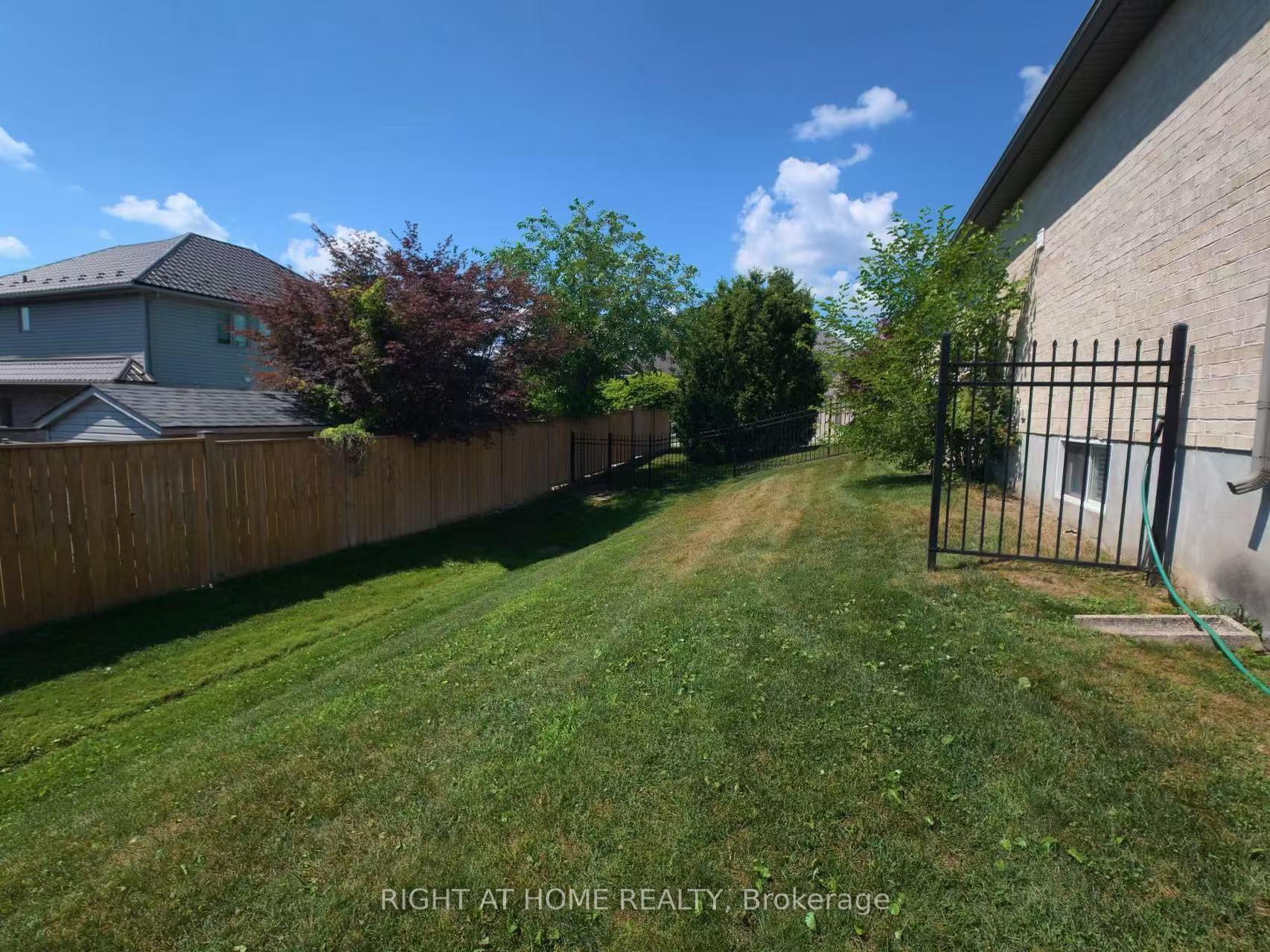 Photo 3 of Unit 75, 505 Blue Jay Drive, London, North B — HOMEH