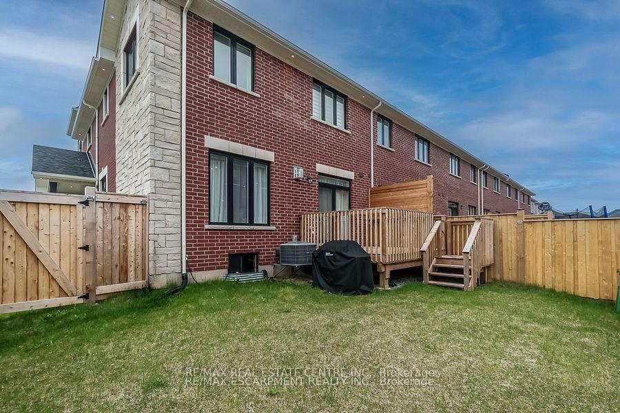 Photo 1 of 41 Westfield Crescent, Hamilton, Waterdown — HOMEH