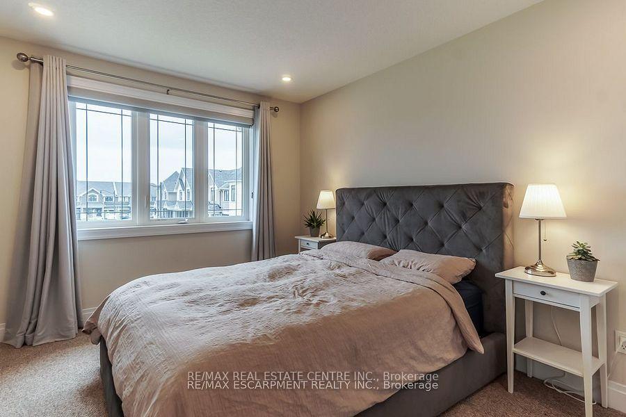 Photo 2 of 41 Westfield Crescent, Hamilton, Waterdown — HOMEH