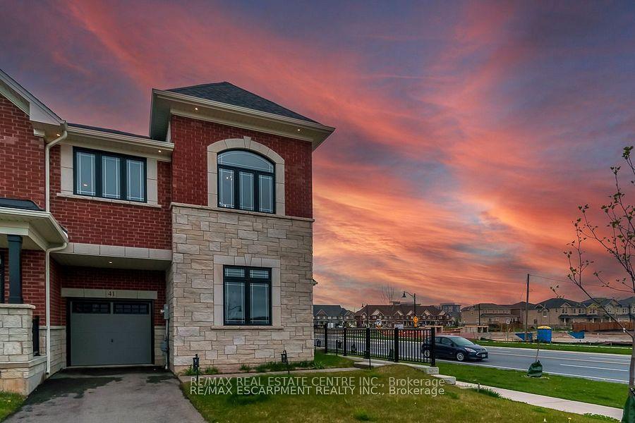 Photo 12 of 41 Westfield Crescent, Hamilton, Waterdown — HOMEH