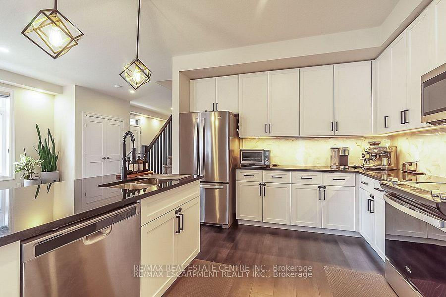Photo 19 of 41 Westfield Crescent, Hamilton, Waterdown — HOMEH