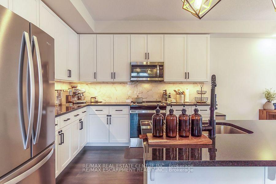 Photo 20 of 41 Westfield Crescent, Hamilton, Waterdown — HOMEH