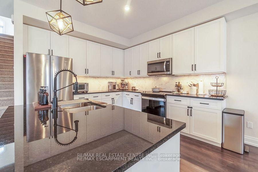 Photo 21 of 41 Westfield Crescent, Hamilton, Waterdown — HOMEH