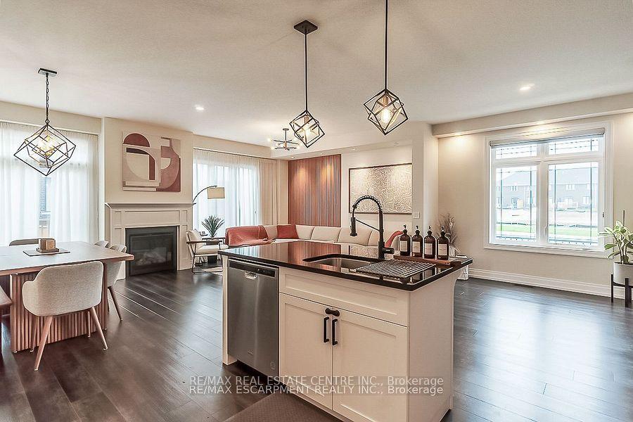 Photo 23 of 41 Westfield Crescent, Hamilton, Waterdown — HOMEH