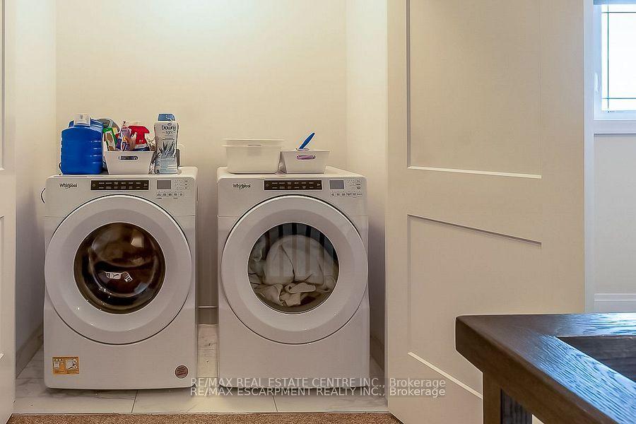 Photo 24 of 41 Westfield Crescent, Hamilton, Waterdown — HOMEH