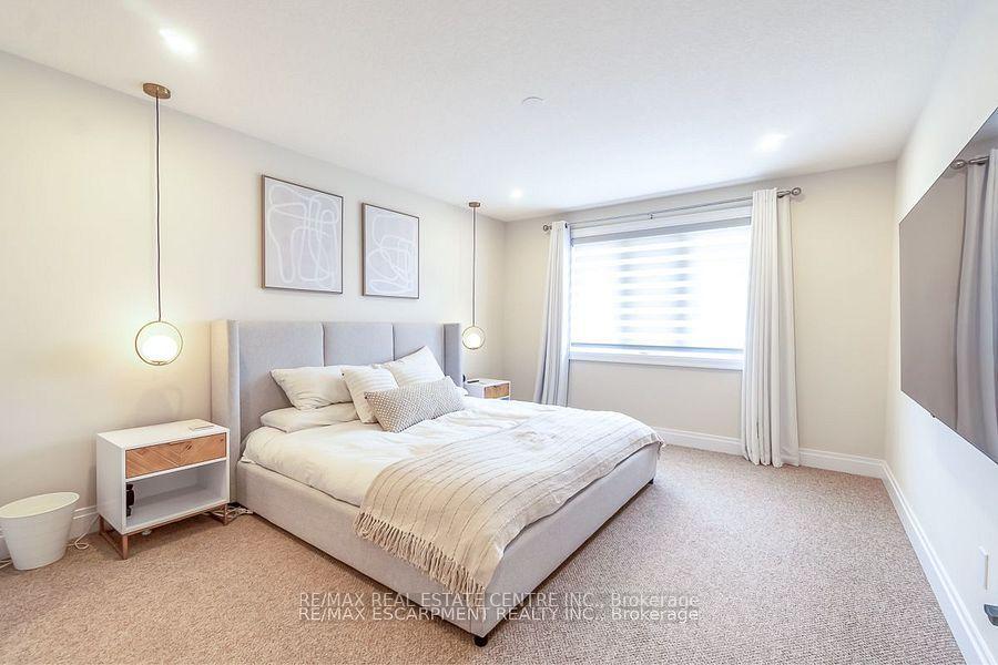 Photo 26 of 41 Westfield Crescent, Hamilton, Waterdown — HOMEH