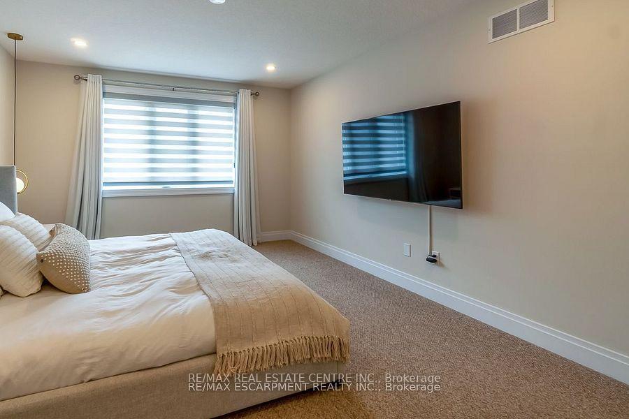 Photo 28 of 41 Westfield Crescent, Hamilton, Waterdown — HOMEH