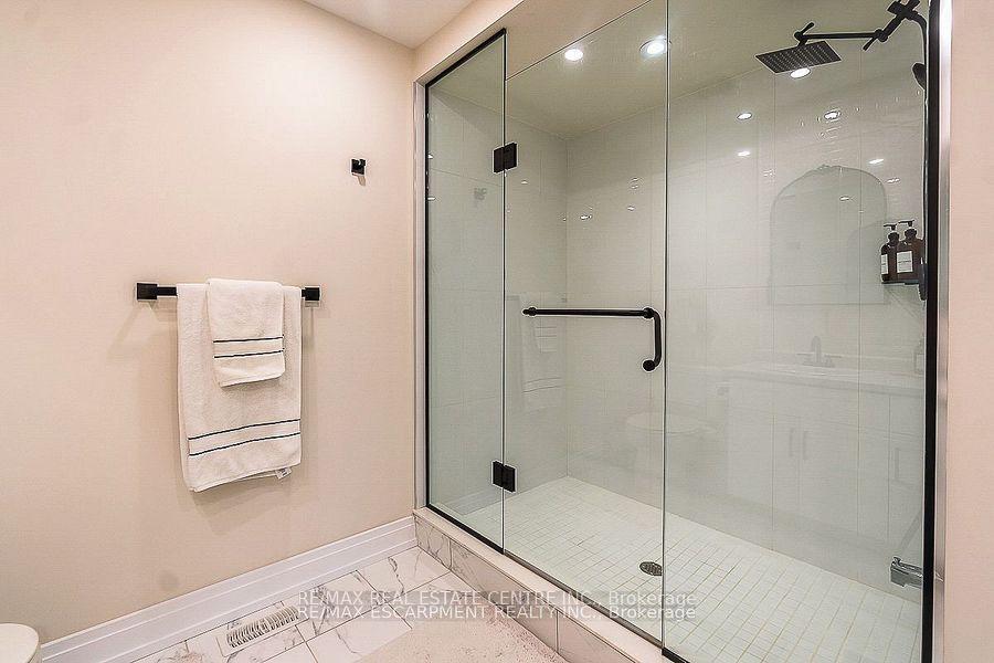 Photo 31 of 41 Westfield Crescent, Hamilton, Waterdown — HOMEH
