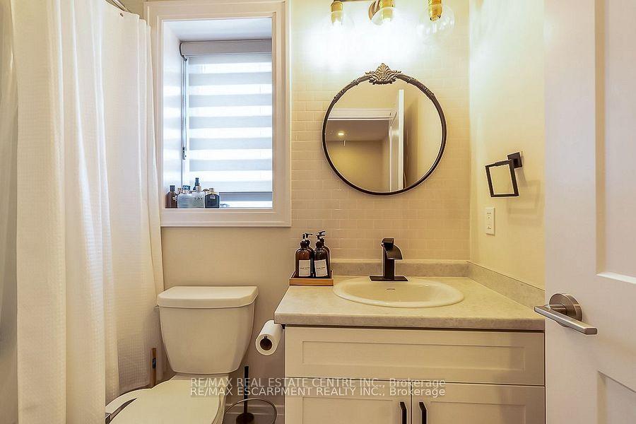 Photo 32 of 41 Westfield Crescent, Hamilton, Waterdown — HOMEH