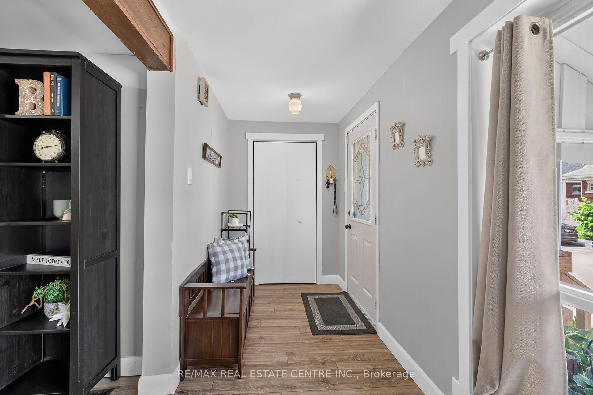 Photo 3 of 220 Paling Avenue, Hamilton, Homeside — HOMEH