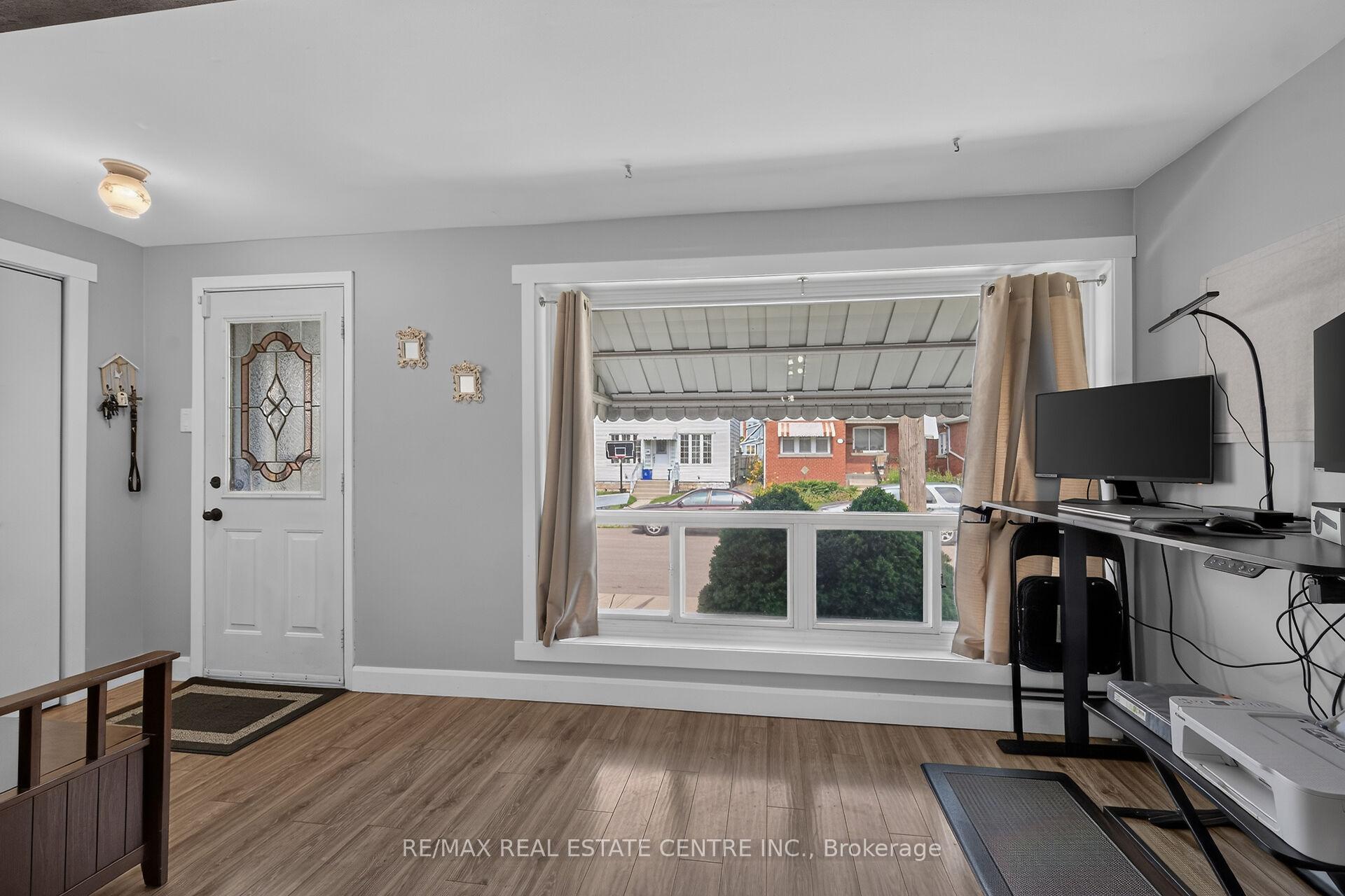 Photo 4 of 220 Paling Avenue, Hamilton, Homeside — HOMEH