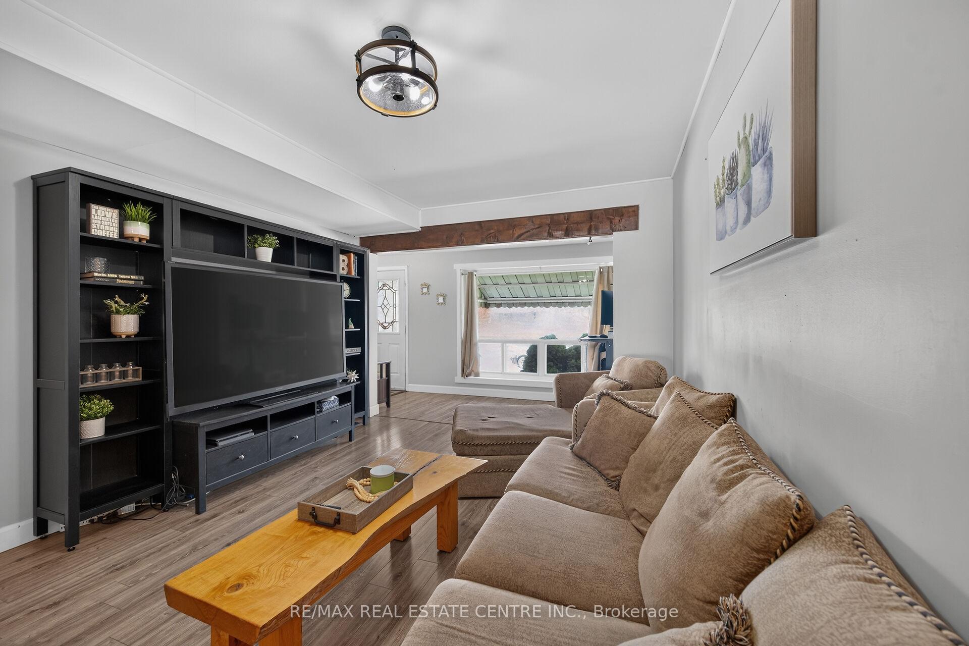 Photo 10 of 220 Paling Avenue, Hamilton, Homeside — HOMEH